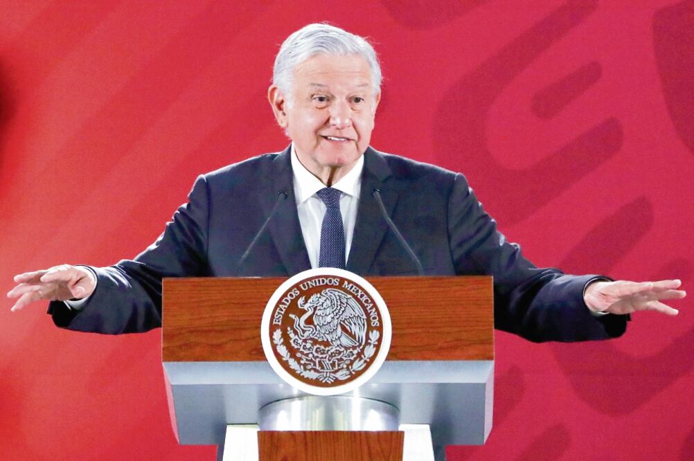 Andrés Manuel López Obrador dijo que 5 millones de adultos mayores ya recibieron su pensión, a través de una tarjeta para evitar corrupción (ARIEL OJEDA. EL UNIVERSAL)