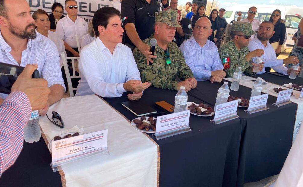 Delegado de la FGR en Sonora, Francisco Sergio Méndez (centro) (10/07/2025). Foto: Especial