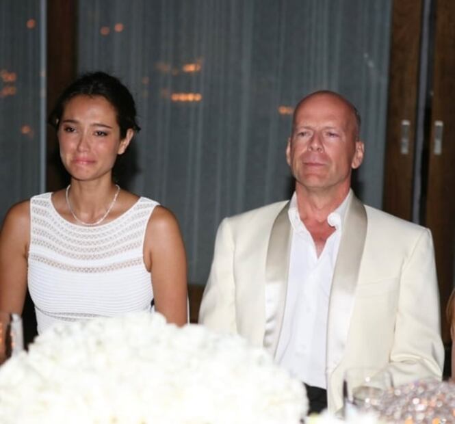 Esposa de Bruce Willis desmiente que Demi Moore esté viviendo con ellos para cuidar de él