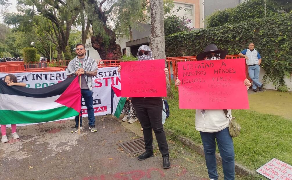 Colectivos pro Palestina protestan en embajada de Israel en México por liberación de mexicanos detenidos en Gaza (3/10/2025). Foto: Eduardo Dina / EL UNIVERSAL