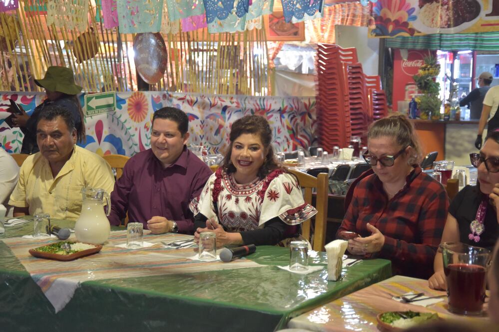 La jefa de Gobierno de la Ciudad de México, Clara Brugada, invitó a la población de la Zona Metropolitana del Valle de México a visitar la Feria del Mole que se realiza en la alcaldía Mila Alta (12/10/2024). Foto: especial