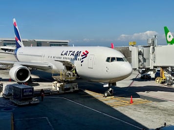 VIDEO: "La gente volaba y había sangre en el techo", los segundos de terror que vivieron pasajeros de vuelo de Latam