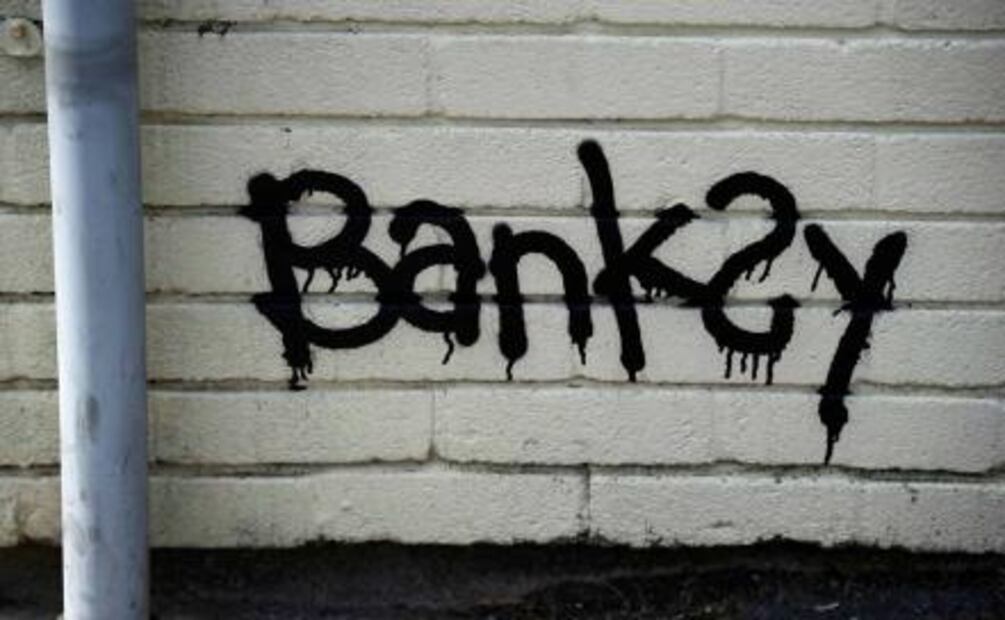 Banksy regala mural a niños de una escuela en Bristol
