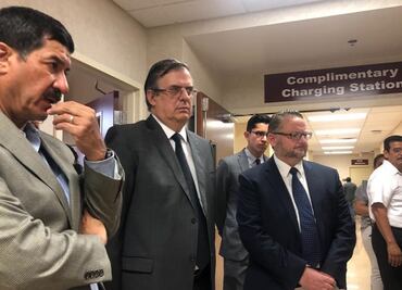 Ebrard visita a mexicanos heridos tras tiroteo en El Paso