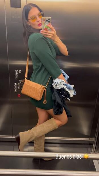 Ary Tenorio impacta en redes con minivestido y botas vaqueras