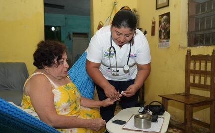 Mérida atiende a adultos mayores con movilidad limitada; programa a domicilio apoya a personas vulnerables
