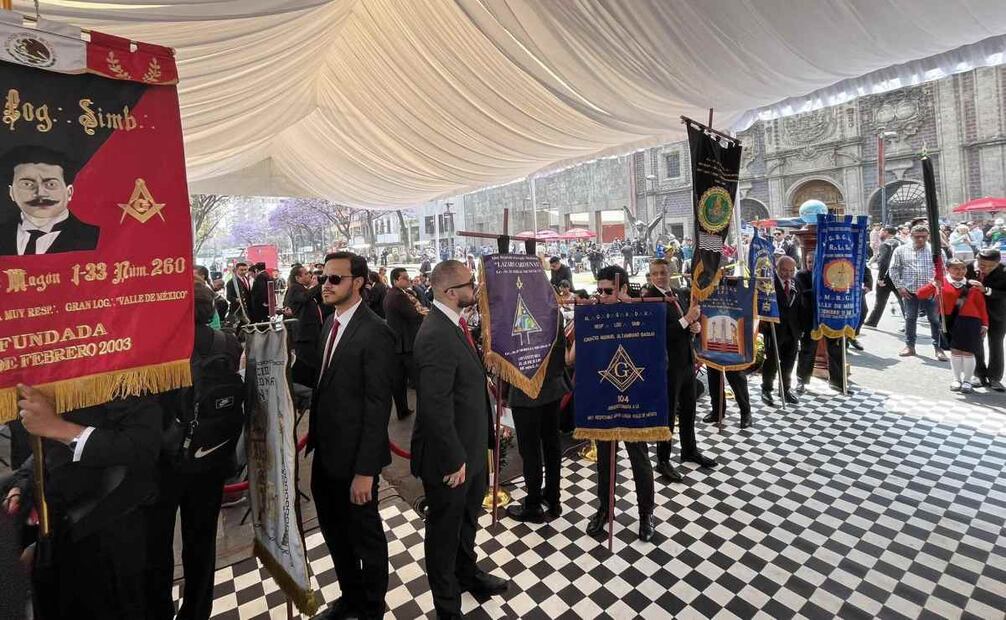 La Gran Logia Valle de México conmemoró el 219 Aniversario del Natalicio de Benito Juárez el pasado viernes 21 de marzo en el Hemiciclo a Juárez. Foto: X @MRGLValleMexico
