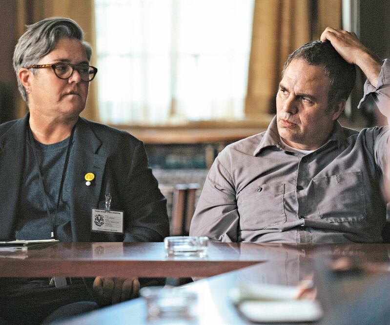 Rosie comparte créditos con Mark Ruffalo en I know this much is true. Foto: HBO