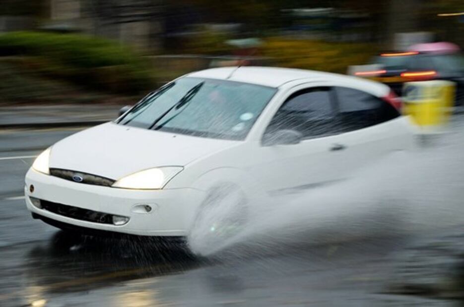 Cuida el sistema de frenado de tu auto en época de lluvias