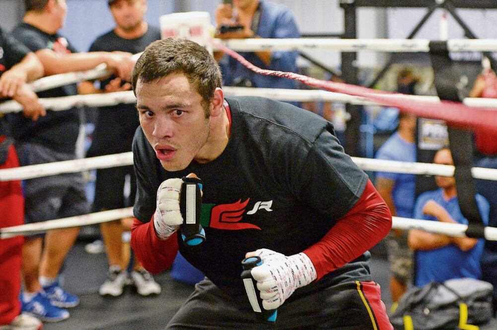 Las negociaciones se mantienen; se dice que el combate sería en mayo, en peso pactadoa 165 libras. (ARCHIVO. EL UNIVERSAL)