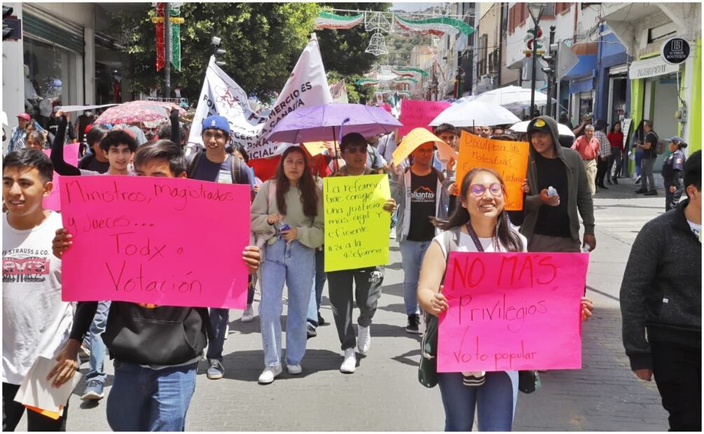 En Pachuca, Hidalgo realizan marcha en apoyo a la Reforma Judicial. Foto: Especial