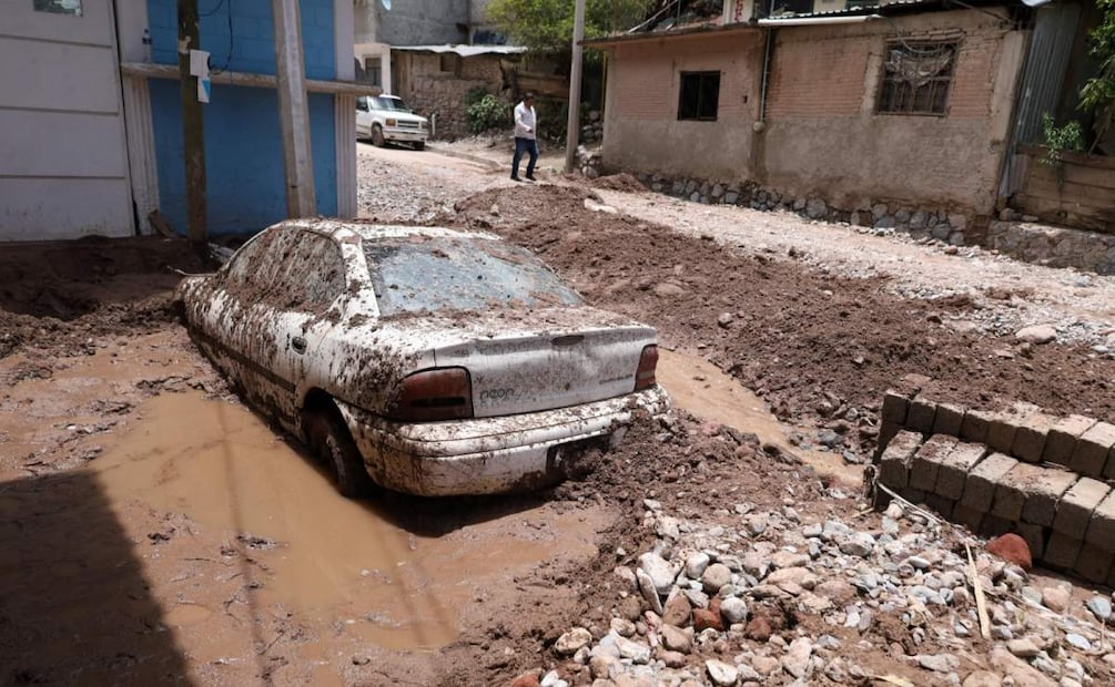 Tromba en Chilpancingo afecta calles y vehículos (27/06/2025). Foto: Especial