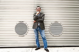 Entre la política y el ideal: la sirena y el jubilado de Élmer Mendoza  