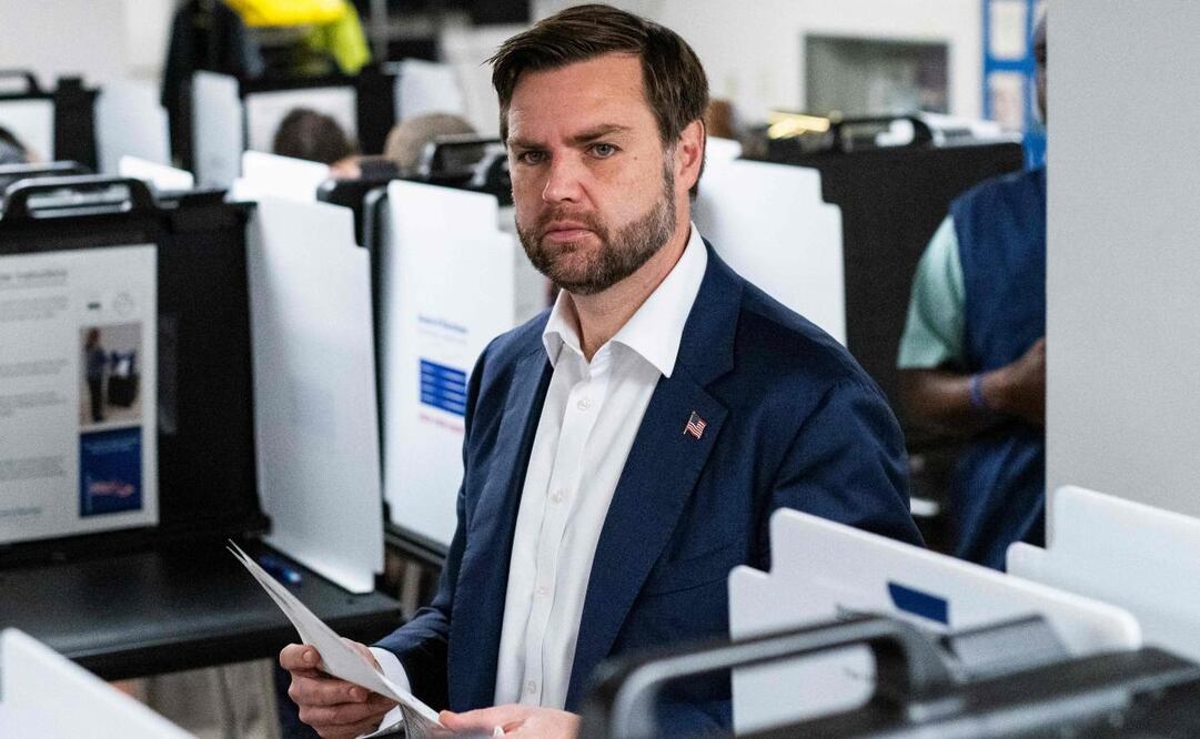 Vicepresidente electo de EU, JD Vance, dice que no se debería indultar a quienes ejercieron violencia en asalto a Capitolio. Foto: AFP/Archivo