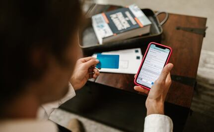 Mexicanos abren más cuentas bancarias digitales, revela Banamex; sucursales van a la baja