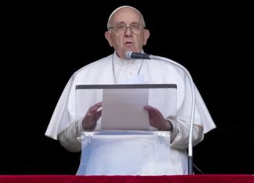 Papa Francisco defiende a Juan Pablo II, en medio de acusaciones de pedofilia