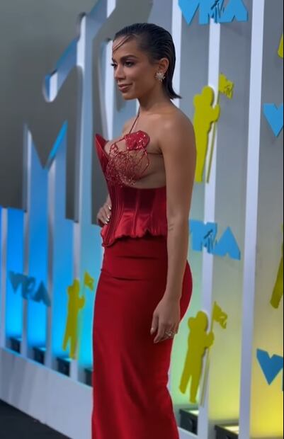 Anitta se roba las miradas en la alfombra negra de los MTV VMAs