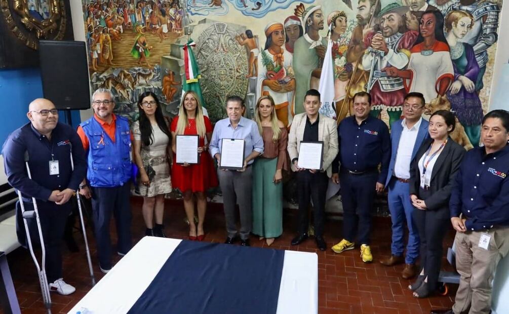 Giovani Gutiérrez Aguilar, firmó un convenio de colaboración con la Asociación Civil “Dar es lo que quiero”. Foto: Especial