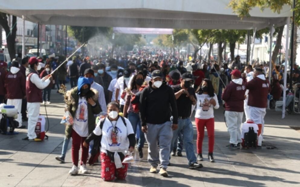 Acuden miles de personas a la Basílica de Guadalupe a celebrar a la virgen del Tepeyac