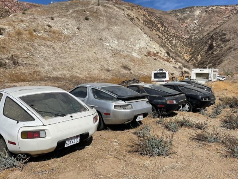 Encuentran abandonados varios Porsches en un desierto a la mitad de la nada