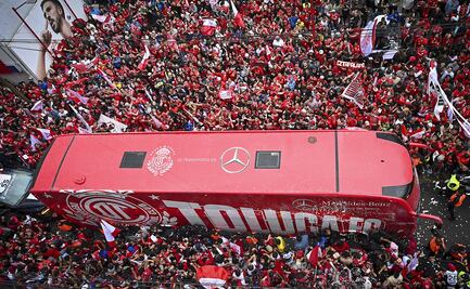 América y Toluca sufren para llegar al estadio Nemesio Díez; caos en sus llegadas a la Bombonera