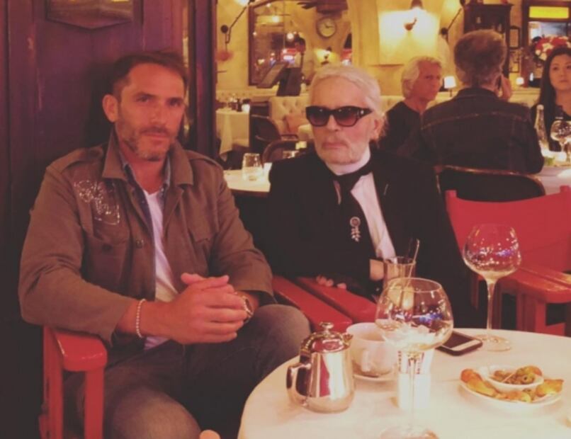 El guapo ex guardaespaldas de Karl Lagerfeld dará entrenamiento en línea