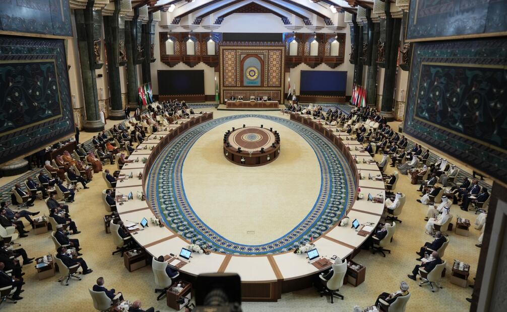 Fotografía proporcionada por la Oficina de Prensa de la Cumbre de Bagdad que muestra una vista general de la sesión inaugural de la 34ª cumbre de la Liga Árabe, en Bagdad, Irak, el 17 de mayo de 2025. Foto: EFE