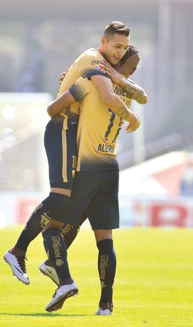 Ismael Sosa dio el servicio a Fidel Martínez para definir, y así lo celebraron (JAIME LÓPEZ. JAM MEDIA)