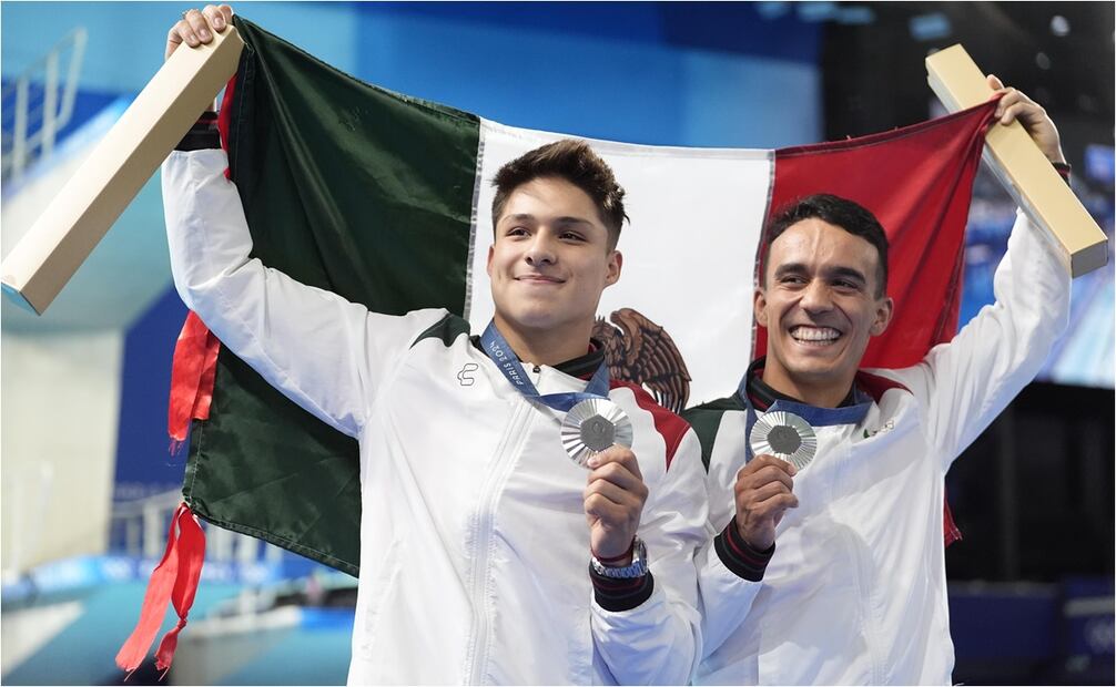 El tercer metal para México llegó en los clavados con Osmar Olvera y Juan Celaya - Foto: AP