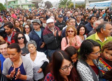 Celebran funeral del poeta Nicanor Parra junto al mar