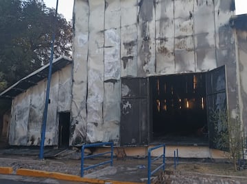 Incendio consume teatro en la UAS; se desconoce el origen del siniestro
