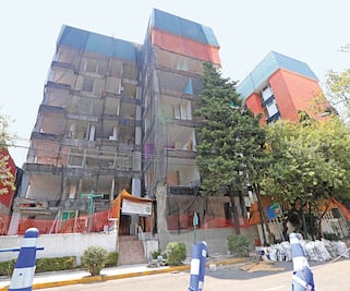 Cumplen exfuncionarios 1 año de fuga