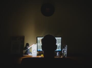 Cómo evitar en redes sociales el Bugchasing Challenge, reto que contagia VIH