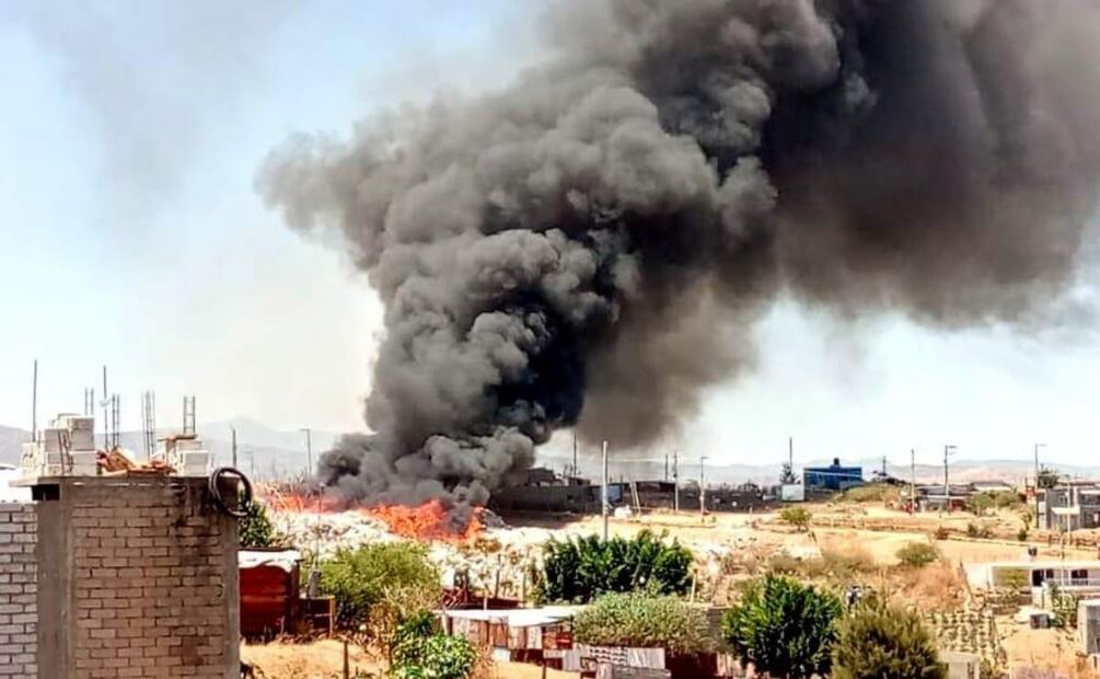 El incendio en un tiradero de basura en Oaxaca aún no ha sido sofocado (04/04/2025). Foto: Especial