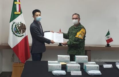 Sedena recibe donación de cubrebocas para personal del Plan DNIII