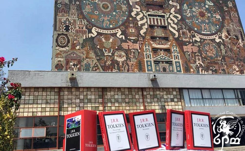 El “Día de leer a Tolkien: Un picnic” fue la actividad de día de campo con lecturas en voz alta que se organizó en 2017 al exterior de la Biblioteca Central de la UNAM. Foto: Sociedad Tolkiendili de México A.C.