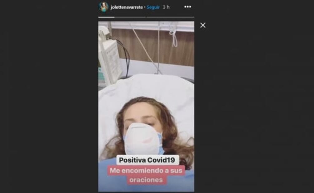 Jolette en camilla y con mascarilla revela que tiene Covid-19
