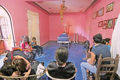 Lo encontraron entre escombros; estaba muerto