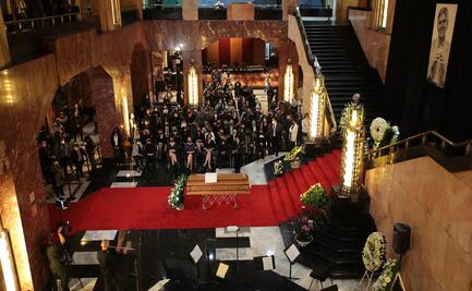 Entre anécdotas, aplausos y lágrimas despiden a Mario Lavista