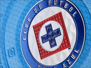 Cruz Azul presenta sus nuevos uniformes con homenaje a Nacho Trelles y Miguel Marín