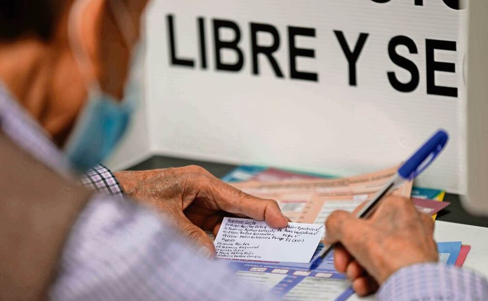 En la jornada de la elección del Poder Judicial aparecieron acordeones con los nombres de los candidatos, muchos de los cuales resultaron ganadores. Foto: Archivo EL UNIVERSAL