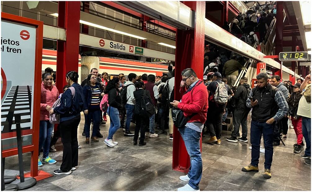 Falla eléctrica en Tren Suburbano causa suspensión del servicio. Foto:  Fernanda Ortiz / EL UNIVERSAL