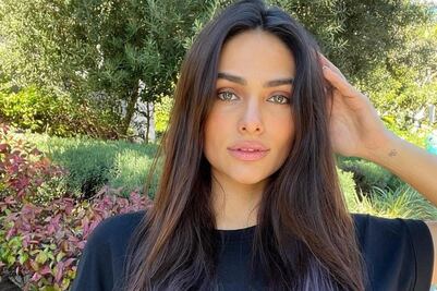 Renata Notni luce top deportivo con chamarra biker y se ve genial