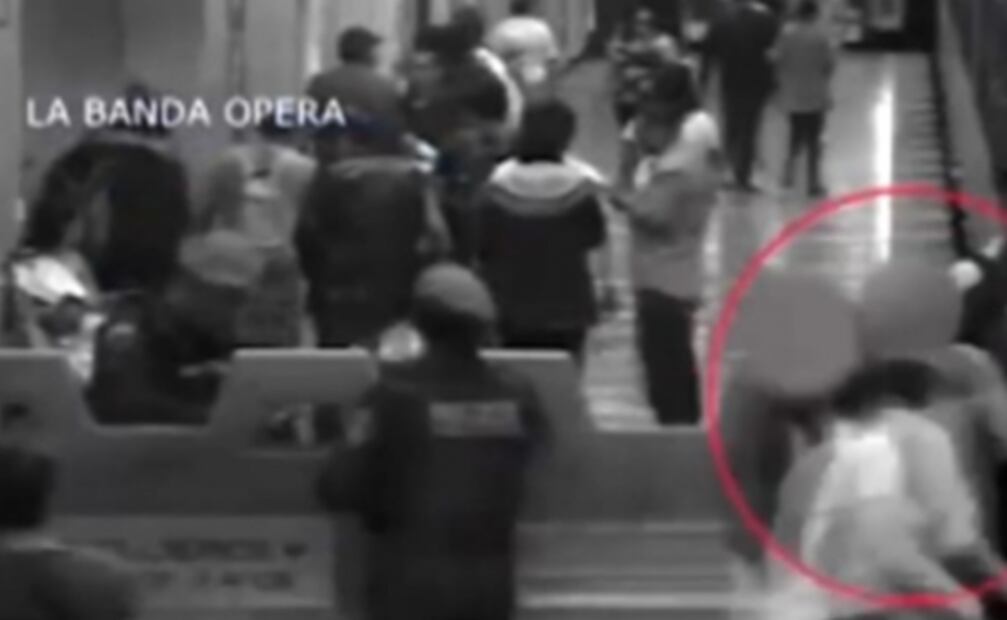 Detienen en Tacuba a "El Chocorrol", líder de carteristas que roban celulares en el Metro