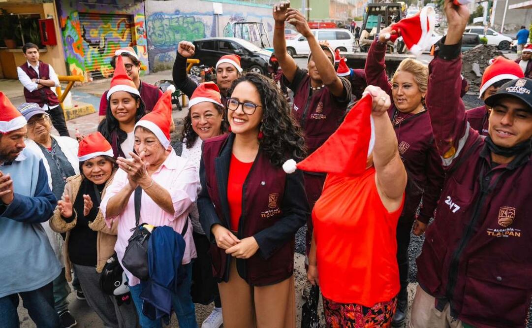 Gabriela Osorio da banderazo de salida al programa "Bachetón Navideño".
Foto: Especial.