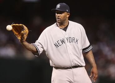 Expulsan a policías por pedir autógrafos a los Yankees