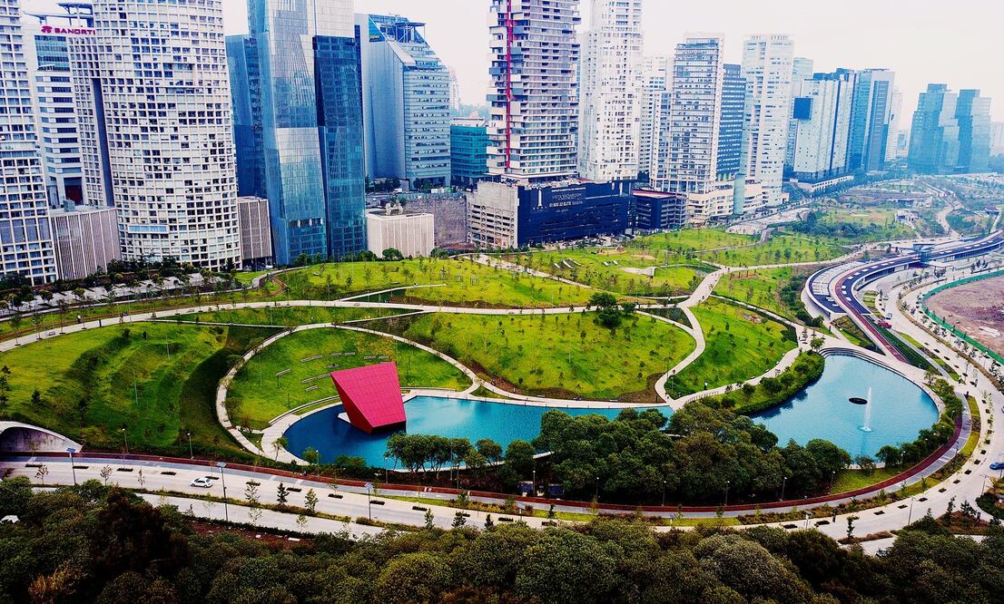 Cuenta con kilómetros y kilómetros de césped, tres mil especies arbóreas, lagos y andadores. (Foto: Juan Carlos Reynoso)