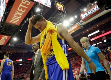 Warriors sufre pérdida de Curry pero aplasta a Houston