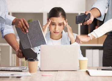 Estrés laboral y depresión, principales problemas de salud mental; AXA reporta aumento de consultas en psicología