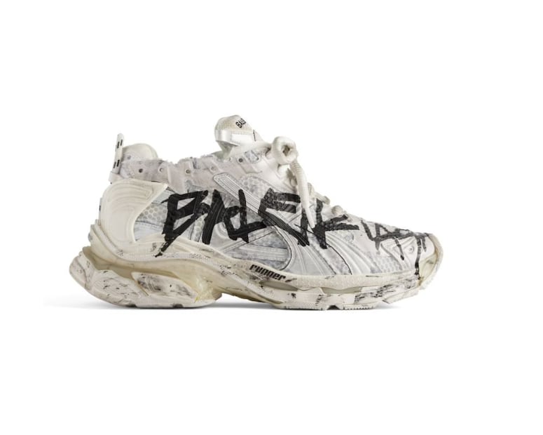Los sneakers Runner Graffiti de Balenciaga fueron un éxito durante su lanzamiento. Foto: Balenciaga